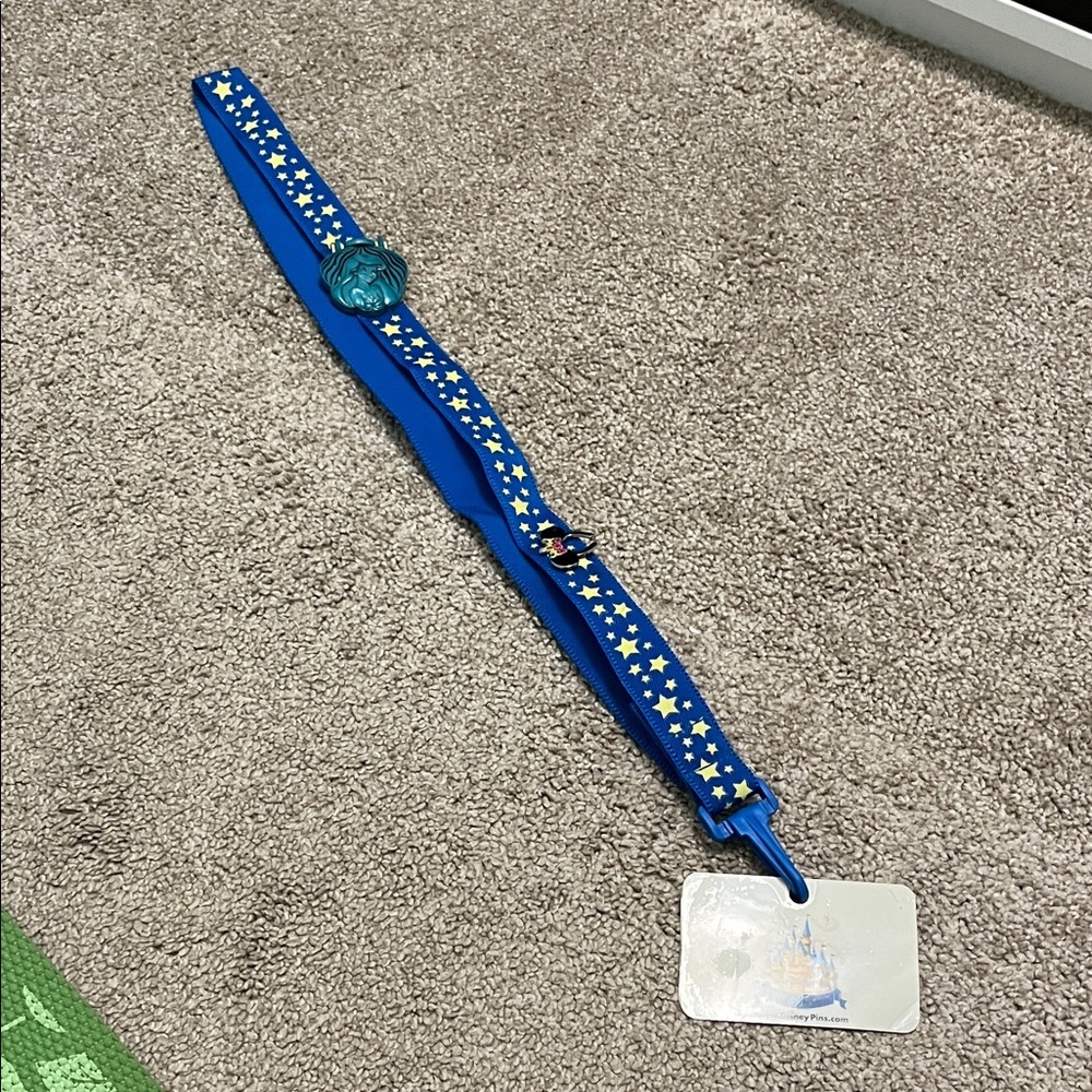 Disney pins Blue Star Pattern lanyard with 2 pins